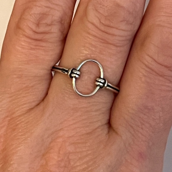 DAINTY ABSTRACT CIRCLE RING 925 STERLING SILVER VARIOUS SIZES - Picture 4 of 5